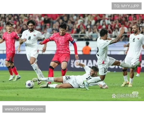 足球明星在赛场上的精彩瞬间定格与回顾，感受他们的激情与荣耀