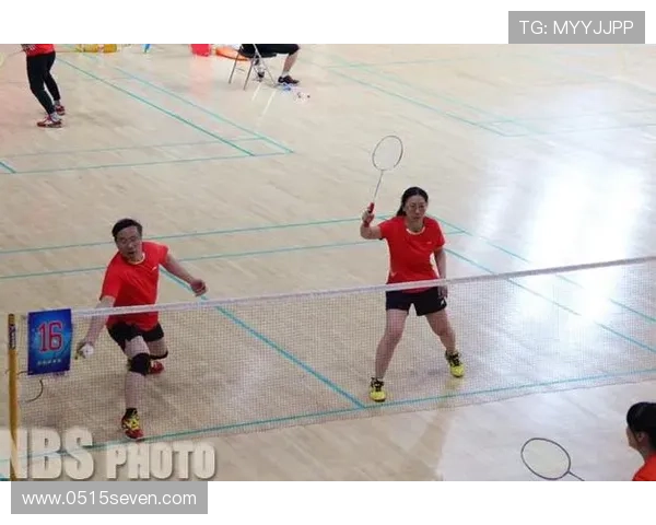 成都羽毛球队在邀请赛中的默契配合与战术分析