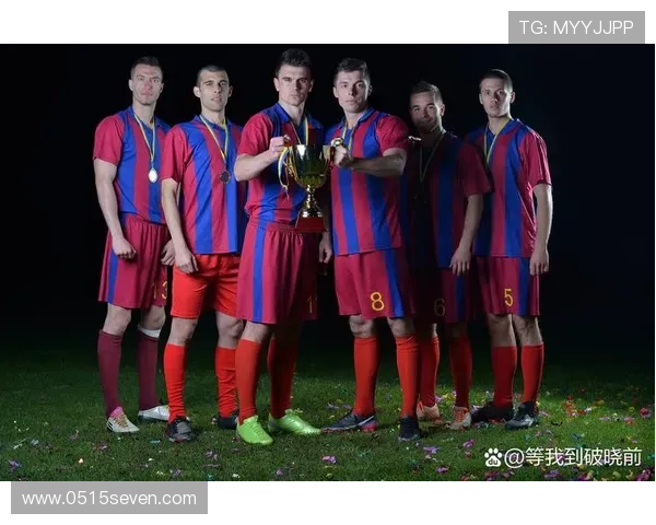 足球明星合影立牌图案展现球场魅力与友谊的完美结合 足球明星合影立牌图案展现球场魅力与友谊的完美结合